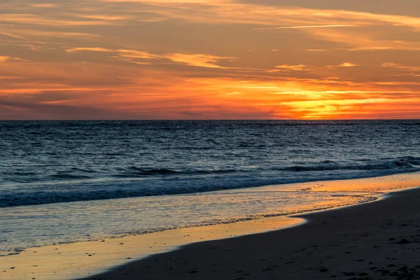 Fantastischer Sonnenuntergang am Strand — Stockfoto