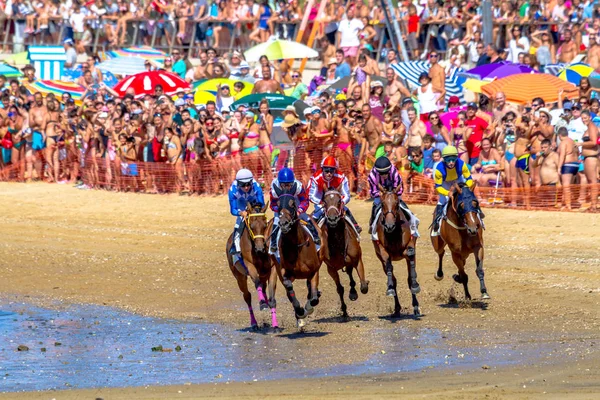 Corrida de cavalos em Sanlucar de Barrameda — Fotografia de Stock