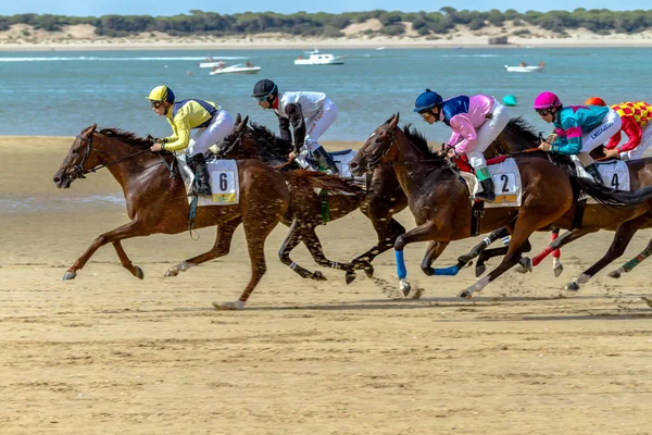 Corrida de cavalos em Sanlucar de Barrameda — Fotografia de Stock