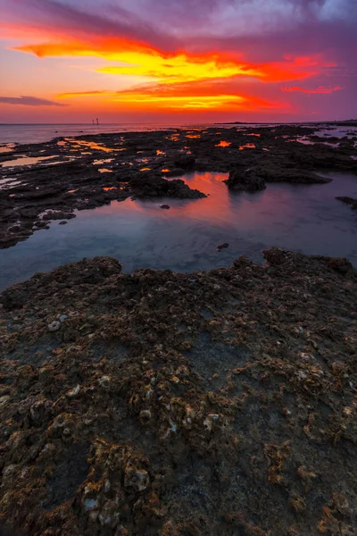 Fantástico pôr do sol na praia — Fotografia de Stock