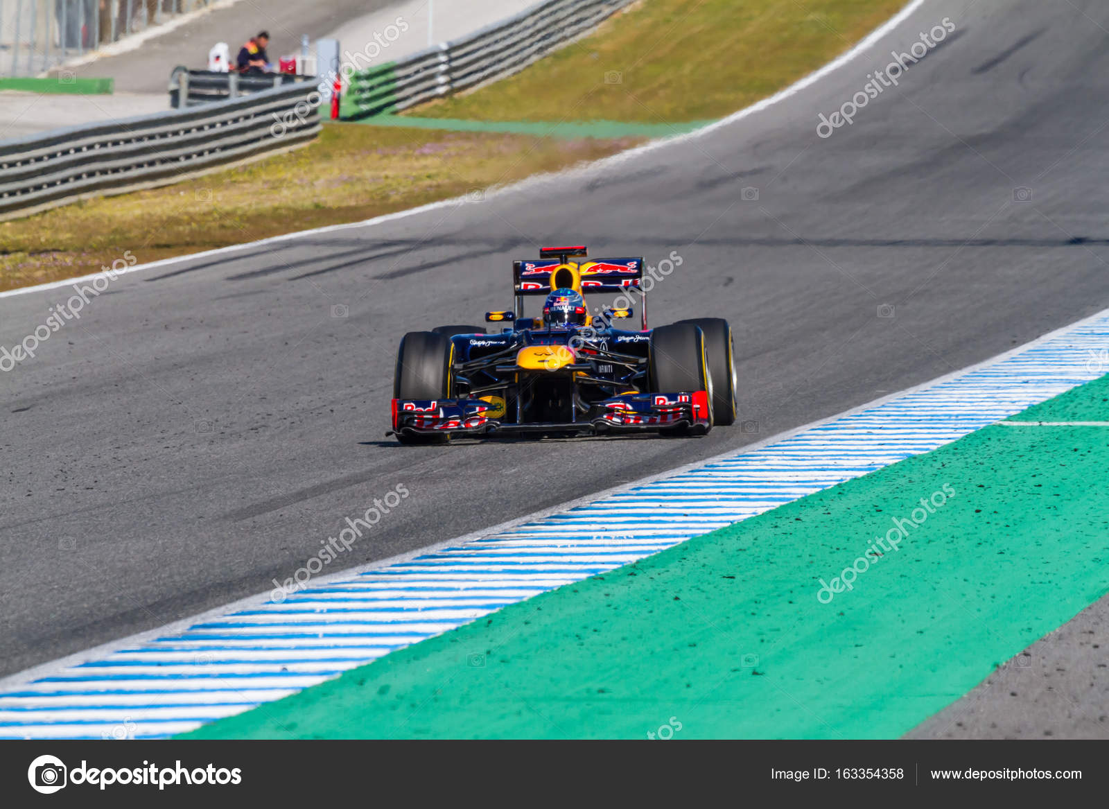F1 races on training session Stock Editorial Photo © viledevil 163354358