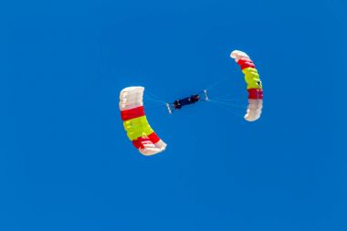 Papea paraşütçüler airshow üzerinde 