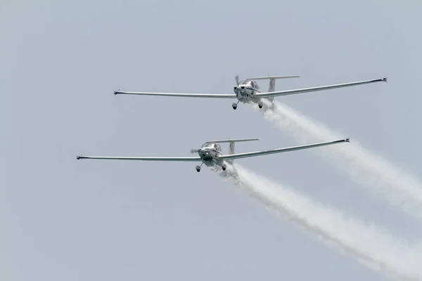 Vliegtuigen Grob G109b van het Aerosparx-team — Stockfoto