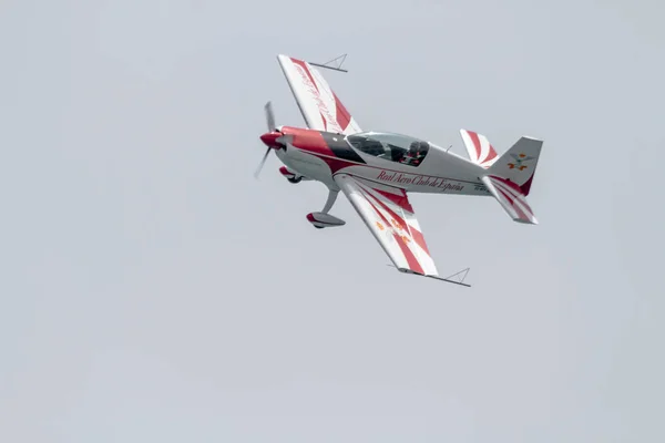 Jorge macias mit dem flugzeug extra ea-200 — Stockfoto