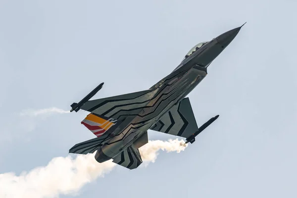 Vliegtuigen F-16 Belgische solo display — Stockfoto