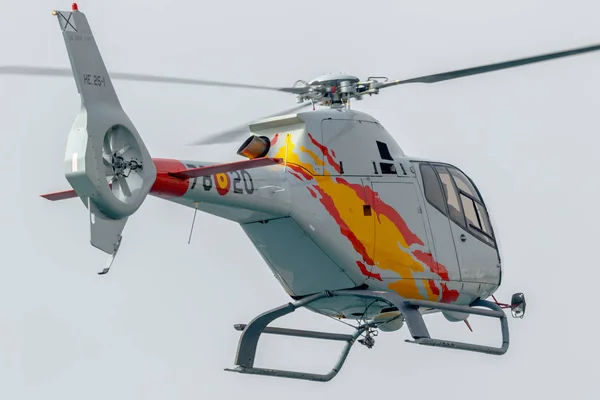 Patrulla Aspa,ヘリコプターEurocopter Ec-120 Colibri — ストック写真