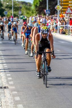 Rota, İspanya - Eylül 04: XXI triatlon Herbalife Villa de Rota üzerinde 04 Eylül 2016, Rota, İspanya'da katılan tanımlanamayan triathletes