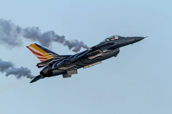 Repülőgép F-16 belga solo kijelző — Stock Fotó