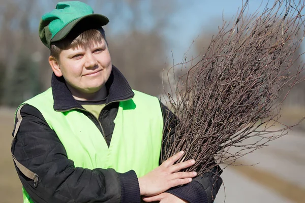 Portrait street sweeper in city park — Stock Photo, Image