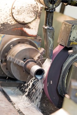 metal işleme endüstrisi: kaplama metal Torna taşlama makinesinde işleme