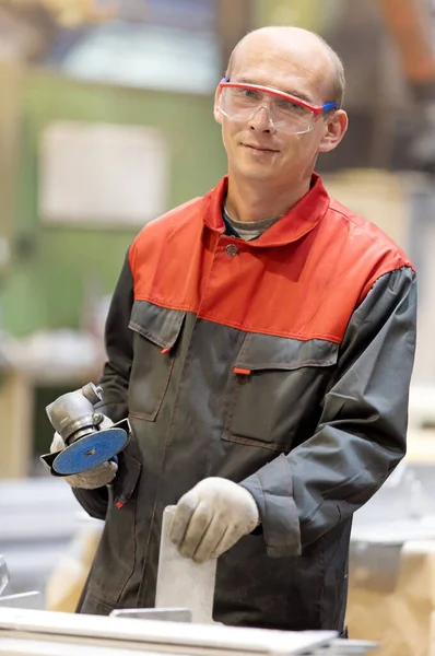 Trabajador Fábrica Retratos Con Amoladora Angular Taller Fabricación —  Fotos de Stock