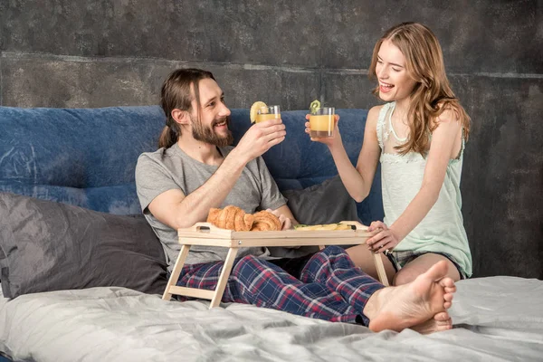 Couple has breakfast in bed — Stock Photo, Image