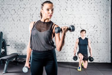 Sporcu eğitim salonunda  