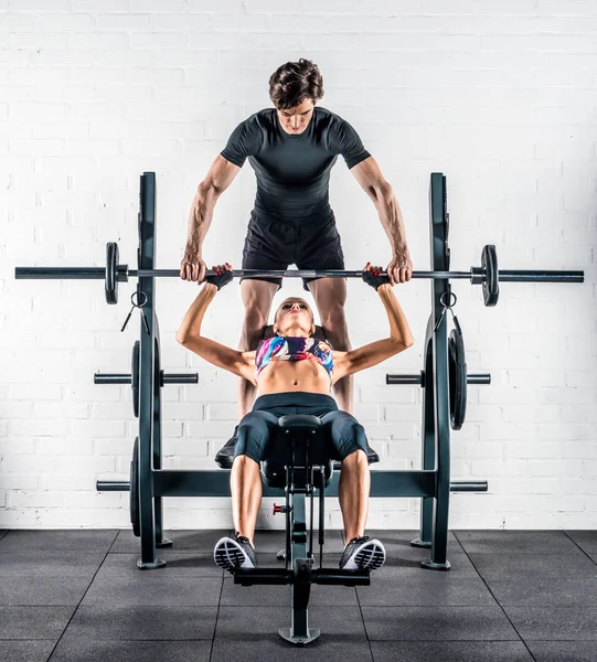 Sportspeople training in gym — Stock Photo, Image