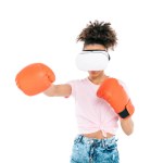 Kvinna i boxning i vr-headset