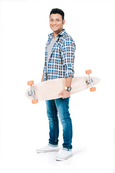 Afroamerikanska man med skateboard — Stockfoto