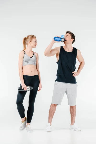 Echtpaar met fitness shakers — Stockfoto