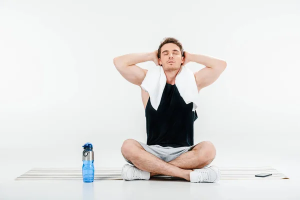 Hombre relajante después del entrenamiento — Foto de Stock