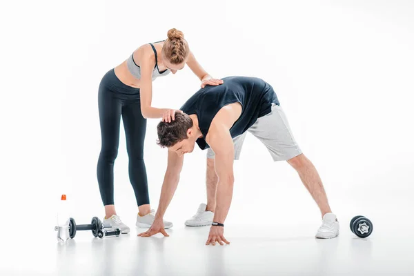 Uomo e donna che lavorano fuori — Foto Stock