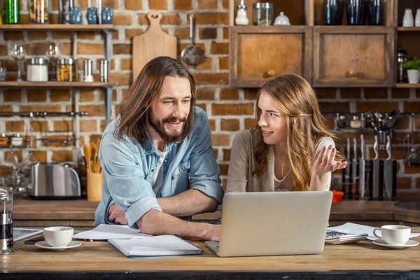 Couple using laptop — Stock Photo