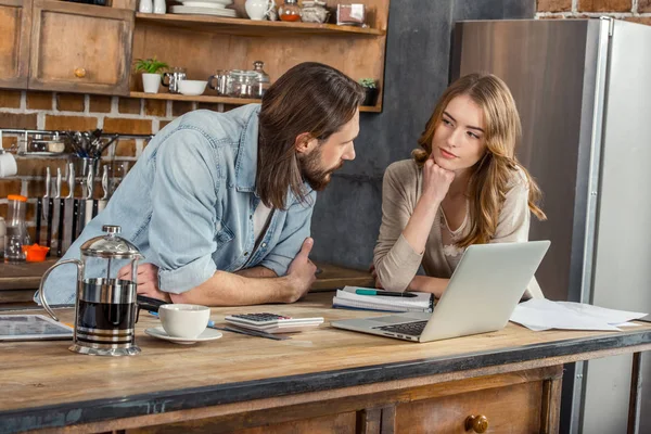Couple using laptop — Stock Photo