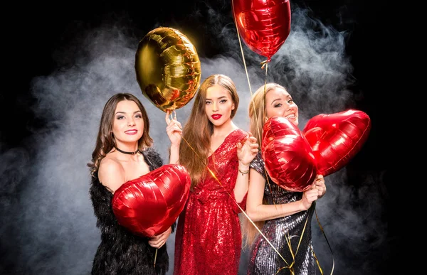 Wunderschöne Frauen mit Luftballons — Stockfoto