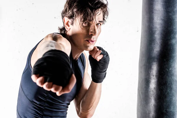 Muscolare kickbox combattente — Foto stock