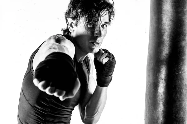 Muscolare kickbox combattente — Foto stock