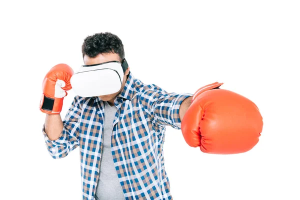 Homme boxe dans casque vr — Photo de stock