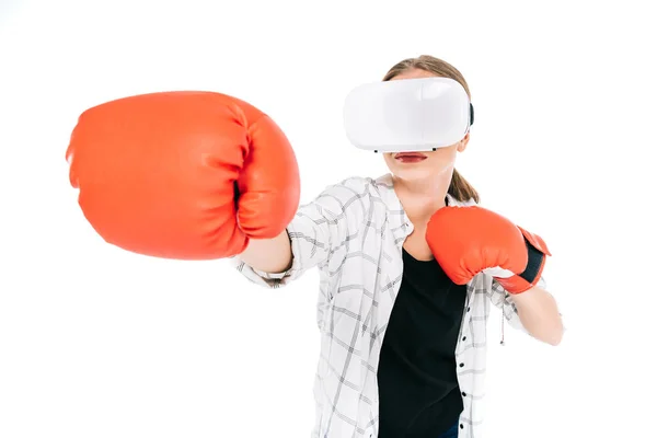Mujer boxeo en auriculares de realidad virtual - foto de stock