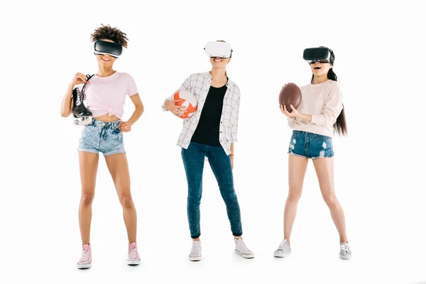 Meninas multiétnicas em fones de ouvido realidade virtual — Fotografia de Stock