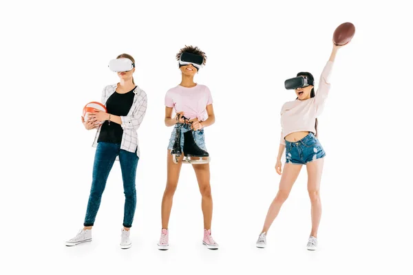 Meninas multiétnicas em fones de ouvido realidade virtual — Fotografia de Stock