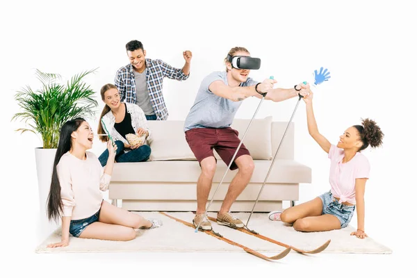 Multiethnic friends in virtual reality — Stock Photo