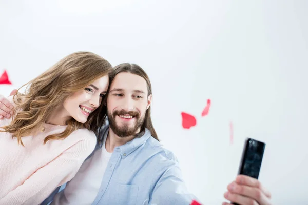 Pasangan jatuh cinta mengambil selfie — Stok Foto