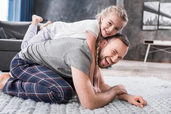 Ayah dan anak yang bahagia — Stok Foto