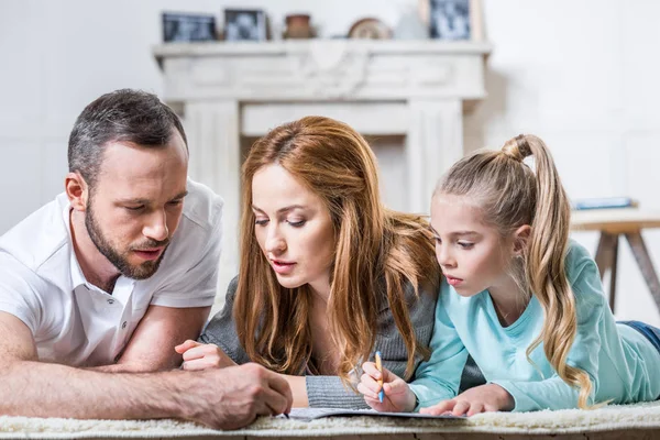 Young family drawing — Stock Photo, Image