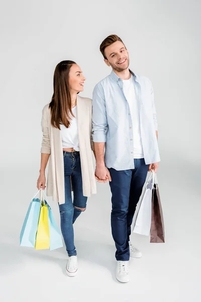 Par med shoppingväskor — Stockfoto