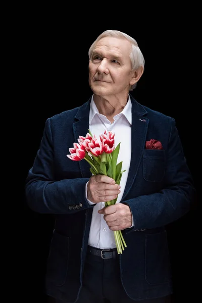 Seniorchef mit Tulpen — Stockfoto