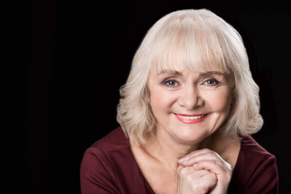 Красивая пожилая женщина
