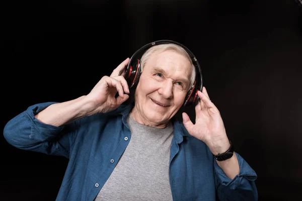Senior man listening music — Stock Photo, Image