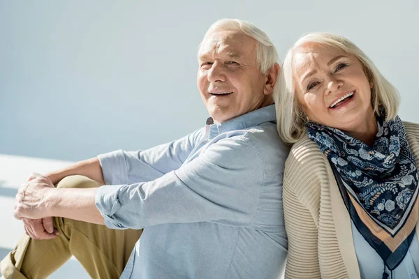 Glückliches Seniorenpaar — Stockfoto