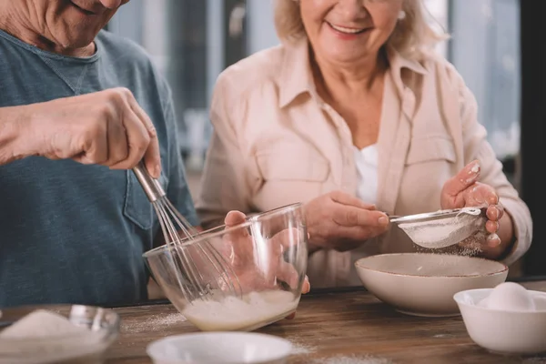 Seniorenpaar in Küche — Stockfoto