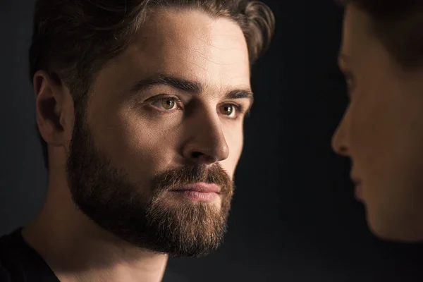 Jonge man en vrouw — Stockfoto