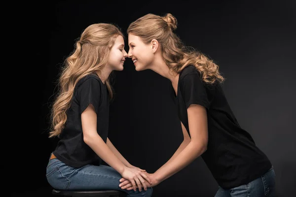 Красива мати і дочка — стокове фото