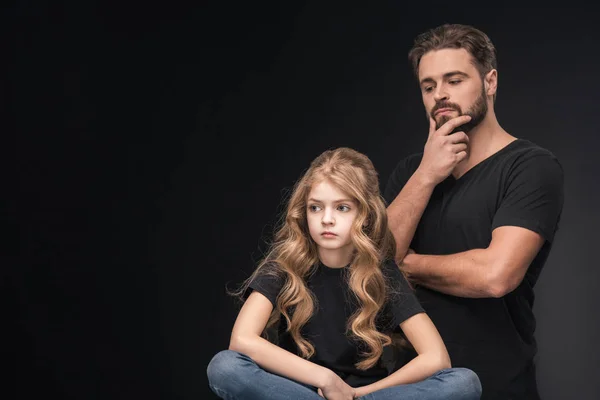 Padre e hija pensativos — Foto de Stock