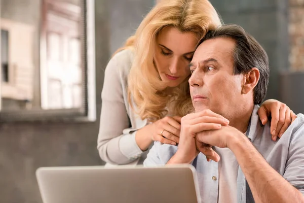 Upset mature couple — Stock Photo, Image