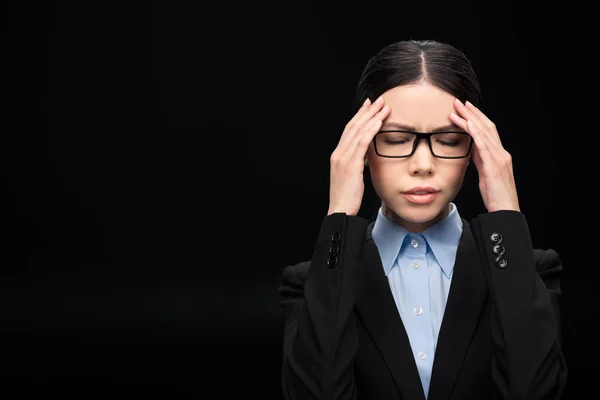 Brunett affärskvinna med huvudvärk — Stockfoto