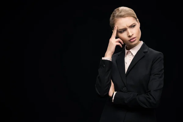 Mujer de negocios pensativa en traje negro — Foto de Stock