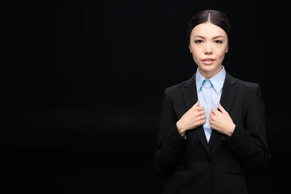 Forretningskvinde i sort jakkesæt Stock-billede