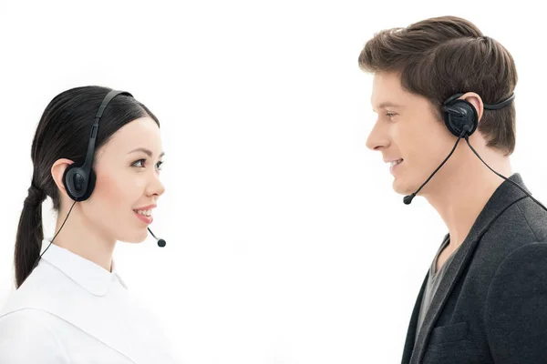 Operadores de centros de llamadas en auriculares — Foto de Stock